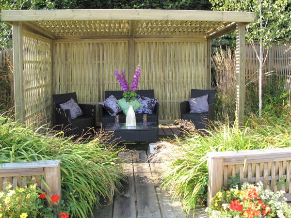 Garden privacy shelter from Jacksons Fencing