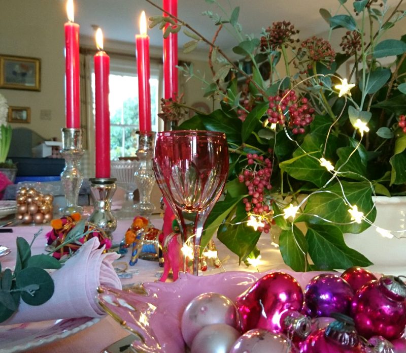 Christmas table decorations - ideas with pink