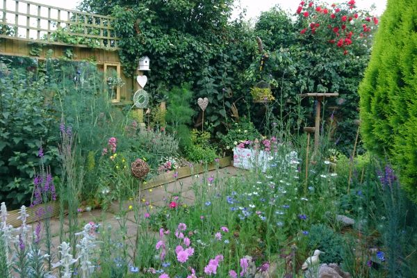 10 small garden ideas on a budget
