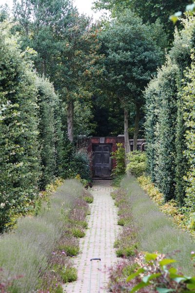 Garden Path Materials The Good Bad And Beautiful Middle Sized Gardening Blog - How To Lay A Garden Path With Bricks Uk