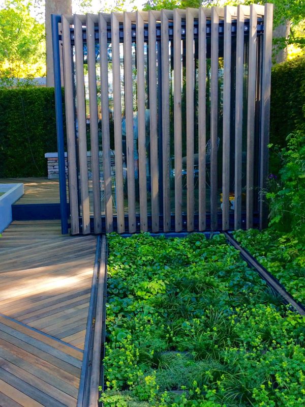 slatted screen for garden privacy