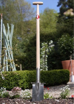 A Ladies spade is lighter and easier to manoevre than a full size spade.